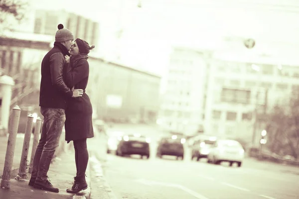 Young Love Couple Winter City Street — Stock Photo, Image