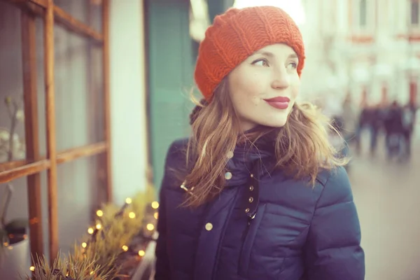 Aantrekkelijke Jonge Vrouw Winter Stad — Stockfoto