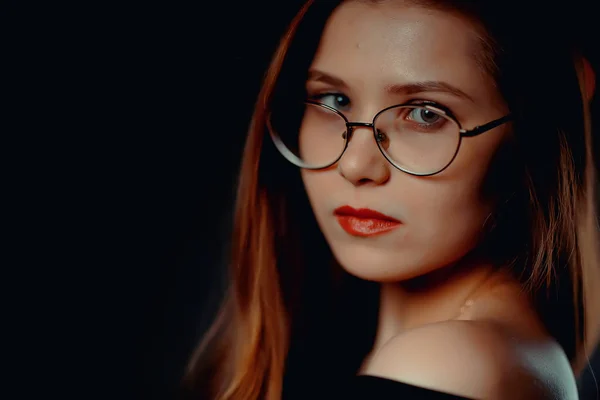 Рыжая Молодая Женщина Очках Концепция Деловой Женщины — стоковое фото