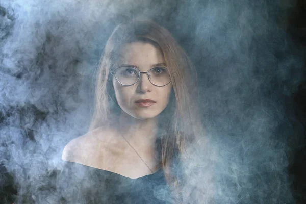 Rödhårig Ung Kvinna Som Bär Glasögon Affärskvinna Koncept — Stockfoto
