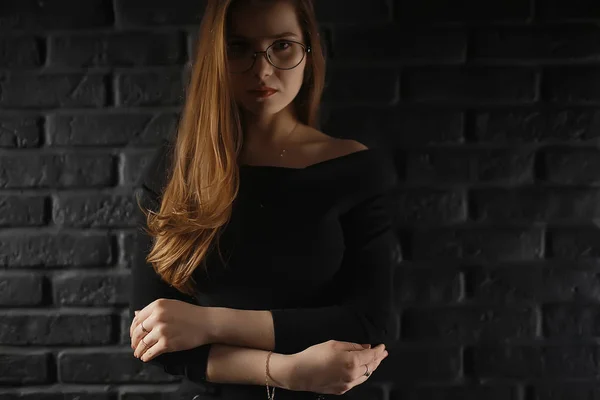 Rödhårig Ung Kvinna Som Bär Glasögon Affärskvinna Koncept — Stockfoto