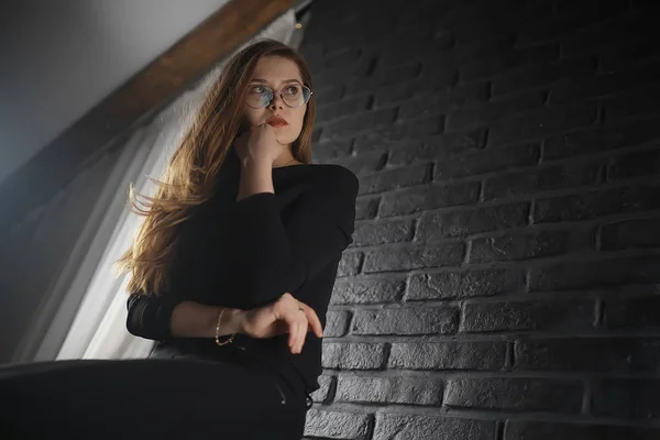 Rusovlasá Mladá Žena Brýle Podnikatelka Koncepce — Stock fotografie