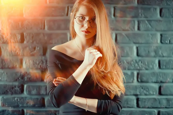 Рыжая Молодая Женщина Очках Концепция Деловой Женщины — стоковое фото