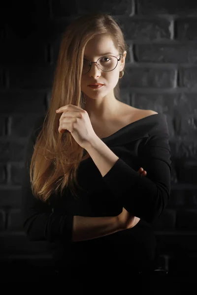 Mujer Joven Pelirroja Con Gafas Concepto Mujer Negocios — Foto de Stock