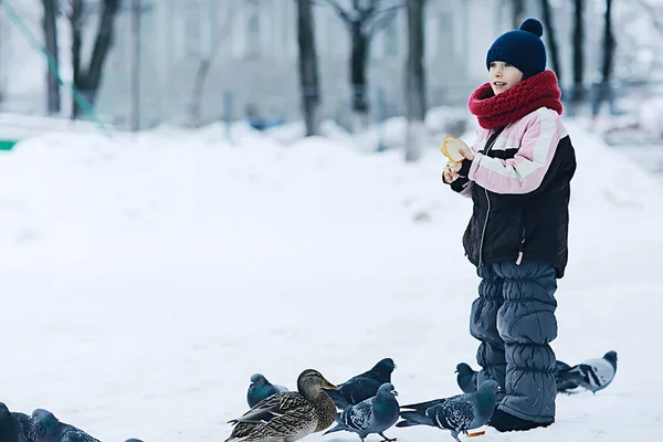 Joyeuse Petite Fille Heureuse Promenade Hiver Concept Enfance Heureuse Veste — Photo