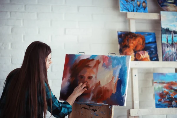 Jovem Bela Artista Feminina Trabalho Oficina Criatividade Inspiração Conceito — Fotografia de Stock