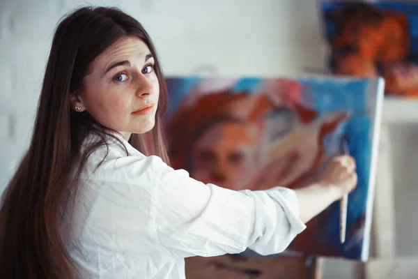 Jeune Belle Artiste Féminine Travail Dans Atelier Concept Créativité Inspiration — Photo