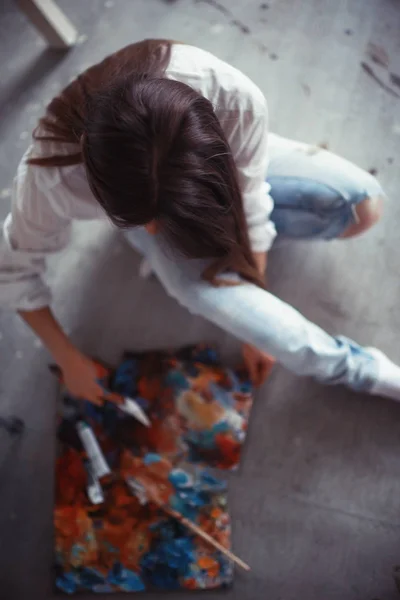 Giovane Bella Artista Femminile Lavoro Nel Workshop Creatività Concetto Ispirazione — Foto Stock