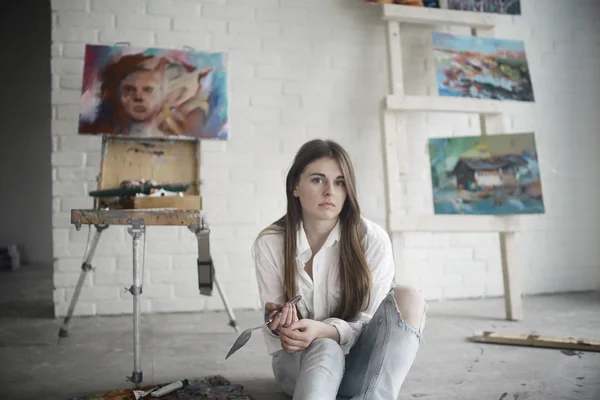 Joven Hermosa Artista Femenina Trabajo Taller Creatividad Inspiración Concepto — Foto de Stock