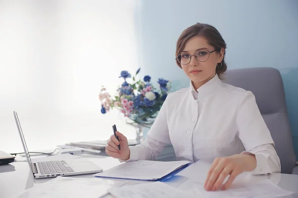 Young Female Doctor Medical Uniform Work Concept Modern Medicine — Stock Photo, Image