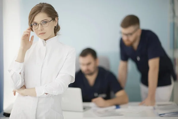 Médicos Que Tienen Consulta Clínica Médicos Trabajo — Foto de Stock