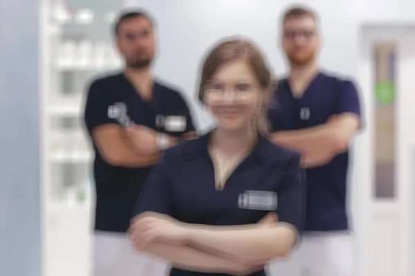 Médicos Jóvenes Uniforme Médico Trabajo Concepto Medicina Moderna —  Fotos de Stock