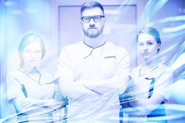 iş, modern tıp kavramı tıbbi üniformalı Genç Doktorlar