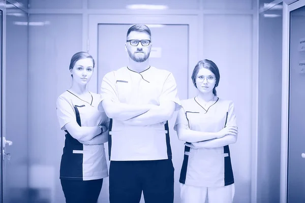 Médicos Jovens Uniforme Médico Trabalho Conceito Medicina Moderna — Fotografia de Stock