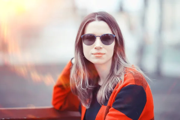 Jeune Belle Femme Plaid Pose Dans Parc Printemps — Photo