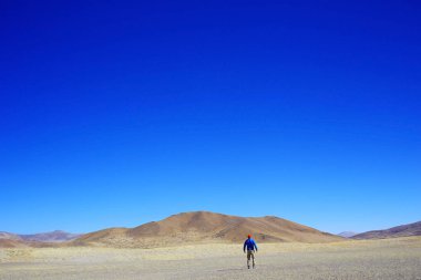 yalnız adam ıssız Kanyon, manzara Highlands seyahat