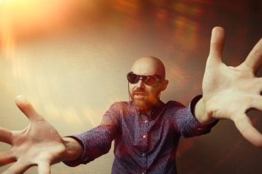 adam, erkeklik ve güç kavramı acımasız portresi