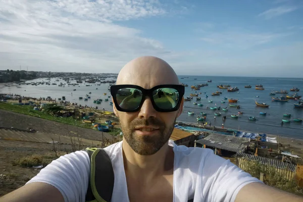 Homem Brutal Com Mochila Turista Caminhada Conceito Recreação Ativa Cara — Fotografia de Stock