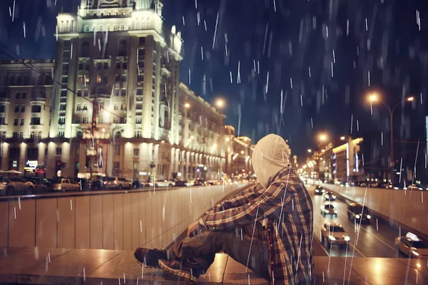 Mann Und Nacht Stadtbeleuchtung Urban Lonely Guy Konzept Stress Straße — Stockfoto