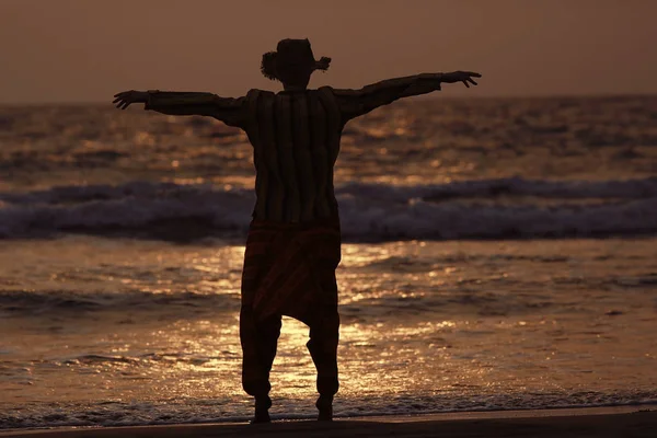 Homem Praia Areia Índia Oceano Costa Conceito Férias — Fotografia de Stock