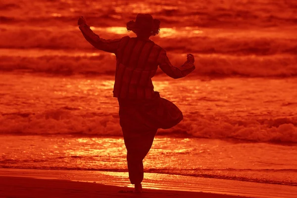 Mannen Sandstrand Indien Havet Kusten Semester Koncept — Stockfoto