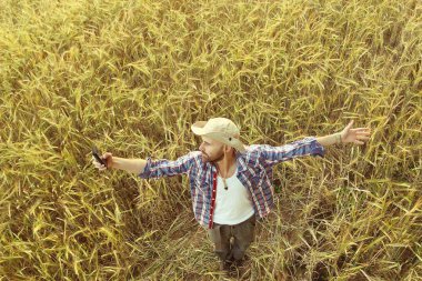 Gezgin adam alan, mutlu adam, Özgürlük kavramı 