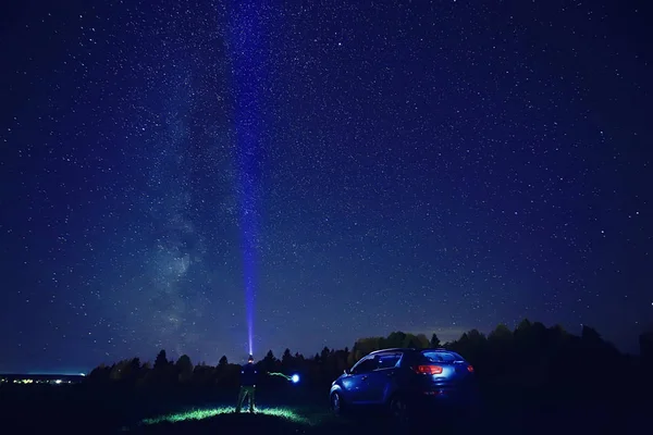 Gece Sahne Yıldızlar Araba Gece Manzarası Samanyolu Yolcuları Yukarıda Bir — Stok fotoğraf