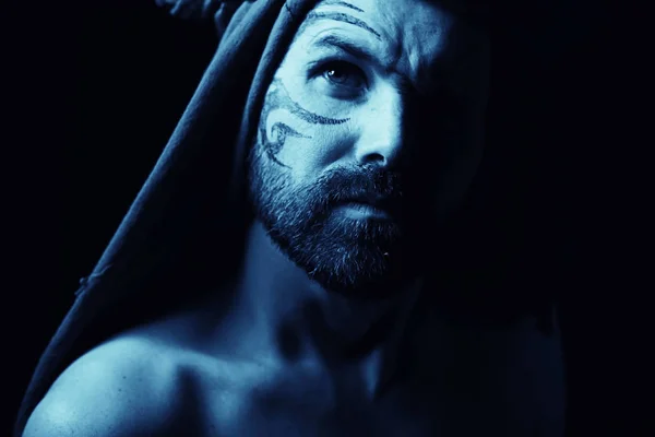 Портрет Жорстокого Бородатого Чоловіка Татуюванням Обличчі — стокове фото