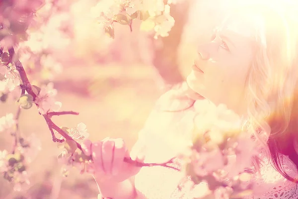 Alma Blossom Tavaszi Kert Gyönyörű Fiatal Portréja — Stock Fotó
