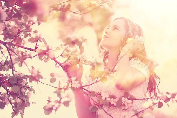 Portrait Jeune Belle Femme Dans Parc Fleuri Printemps Fleur Pomme — Photo