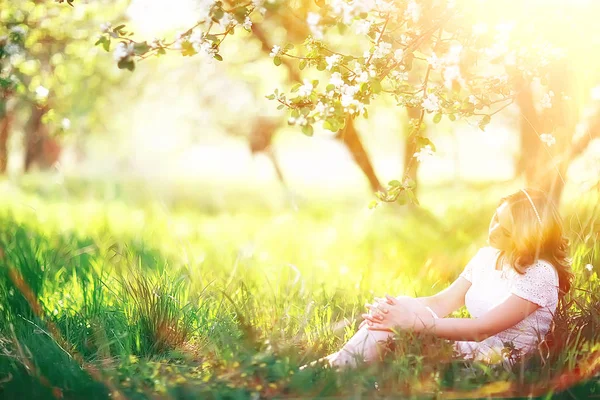 Portrait Young Beautiful Woman Apple Tree Blossom Spring Garden — Stock Photo, Image