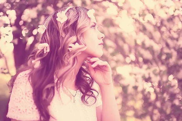 Retrato Mujer Hermosa Joven Parque Floreciente Primavera Flor Manzana —  Fotos de Stock