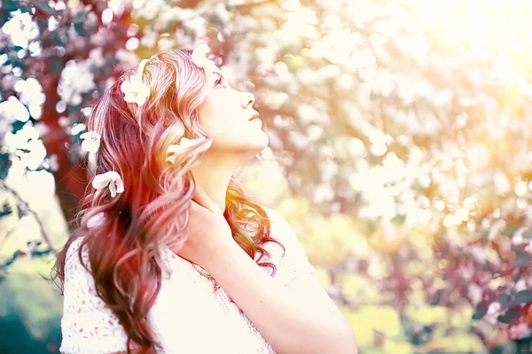 Портрет Молодої Красивої Жінки Парку Весняного Цвітіння Розквіт Яблук — стокове фото
