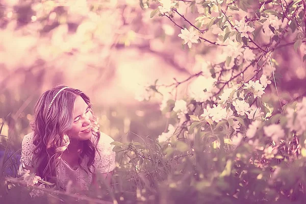 Portrait Jeune Belle Femme Avec Fleur Pommier Dans Jardin Printemps — Photo