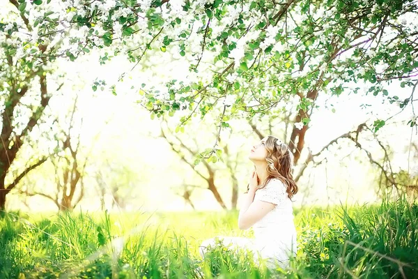 Portrait Young Beautiful Woman Spring Blooming Park Apple Blossom Royalty Free Stock Images