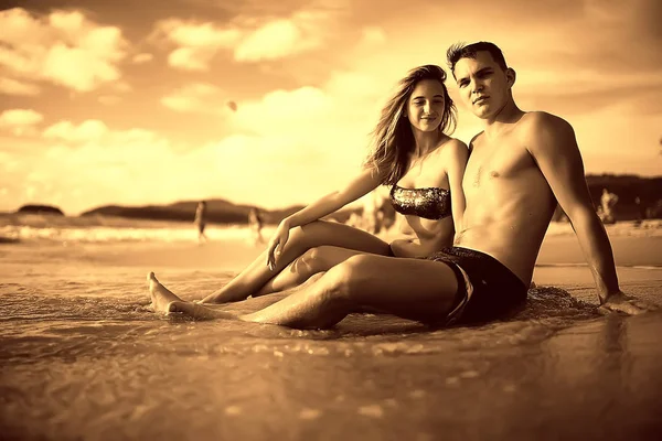 Amantes Praia Areia Jovem Mulher Relaxante Costa Mar Conceito Férias — Fotografia de Stock