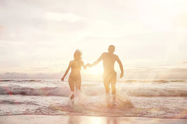 Gelukkig Liefde Paar Loopt Langs Het Strand Sport Gezonde Rest — Stockfoto