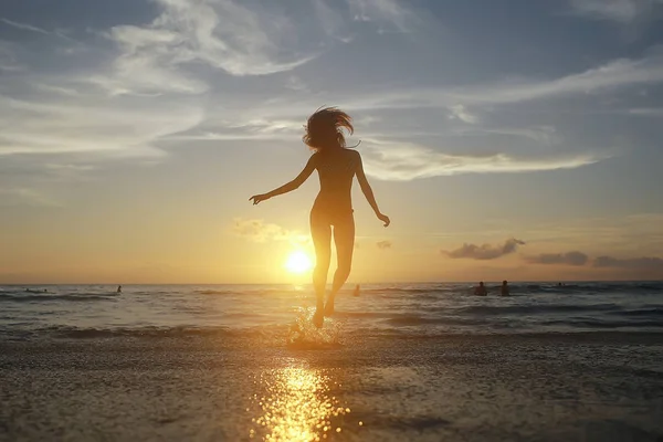 Šťastná Mladá Žena Ocean Beach Thajsko Koncept Letních Prázdnin — Stock fotografie