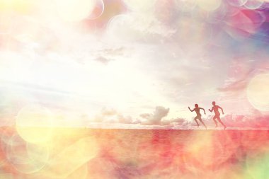 kumsal, yaz tatili boyunca çalışan iki sporcu siluetleri