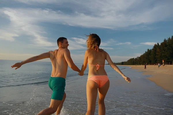 Gelukkig Liefde Paar Loopt Langs Het Strand Sport Gezonde Rest — Stockfoto