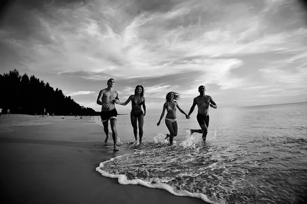 Silhouettes Athlètes Qui Courent Long Plage Sports Été Dans Mer — Photo