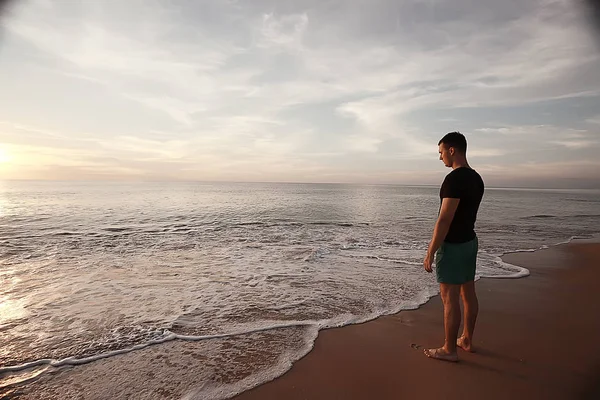 Meditation Och Yoga Stranden Sommaren Semester Koncept Mannen Sandstranden — Stockfoto