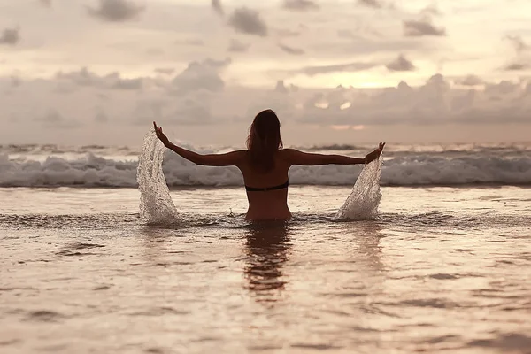 Щасливі Молоду Жінку Океані Пляжу Таїланд Концепція Літні Канікули — стокове фото