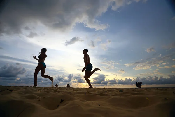 Feliz Pareja Amor Corriendo Largo Playa Descanso Saludable Actividad Deportiva — Foto de Stock