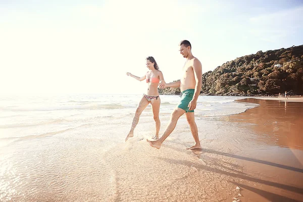 Feliz Pareja Amor Corriendo Largo Playa Descanso Saludable Actividad Deportiva —  Fotos de Stock