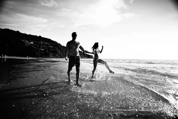 Feliz Pareja Amor Corriendo Largo Playa Descanso Saludable Actividad Deportiva —  Fotos de Stock