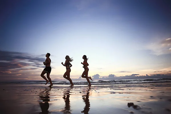 Silhouettes Athlètes Qui Courent Long Plage Vacances Été — Photo