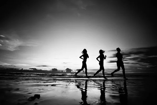 Silhouettes Athlètes Qui Courent Long Plage Vacances Été — Photo