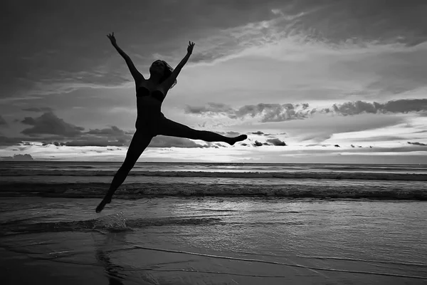 Meditation Yoga Beach Young Woman Doing Yoga Sea Shore — Stock Photo, Image