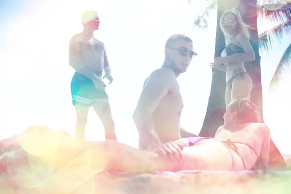 Group Friends Sunbathing Beach Happy People Relaxing Sea — Stock Photo, Image